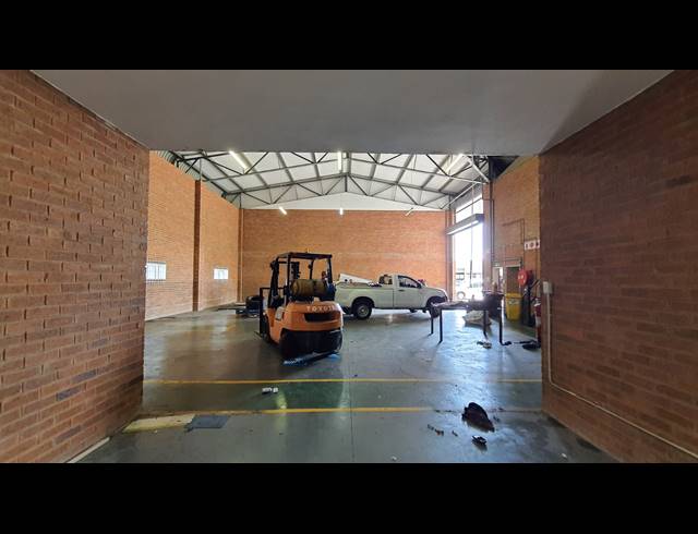 410M² WAREHOUSE TO LET IN SEBENZA